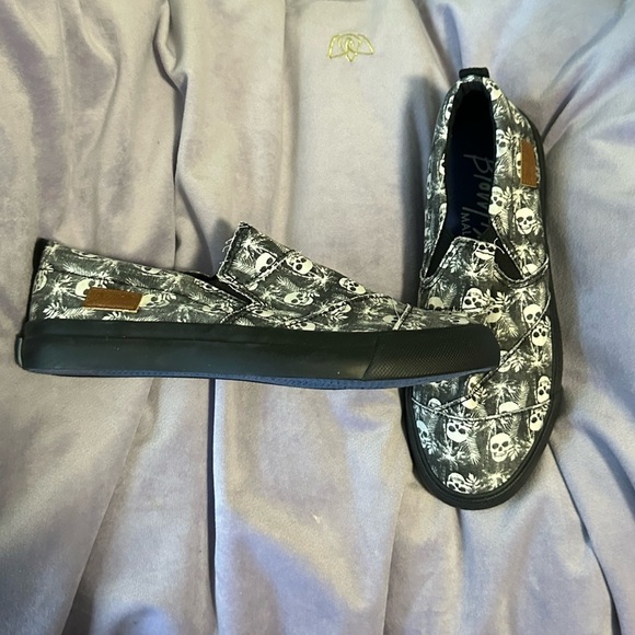 Blowfish Gray Skull Black & White Slip On Tennis Shoes Perfect NEW Size 3 - Picture 3 of 9